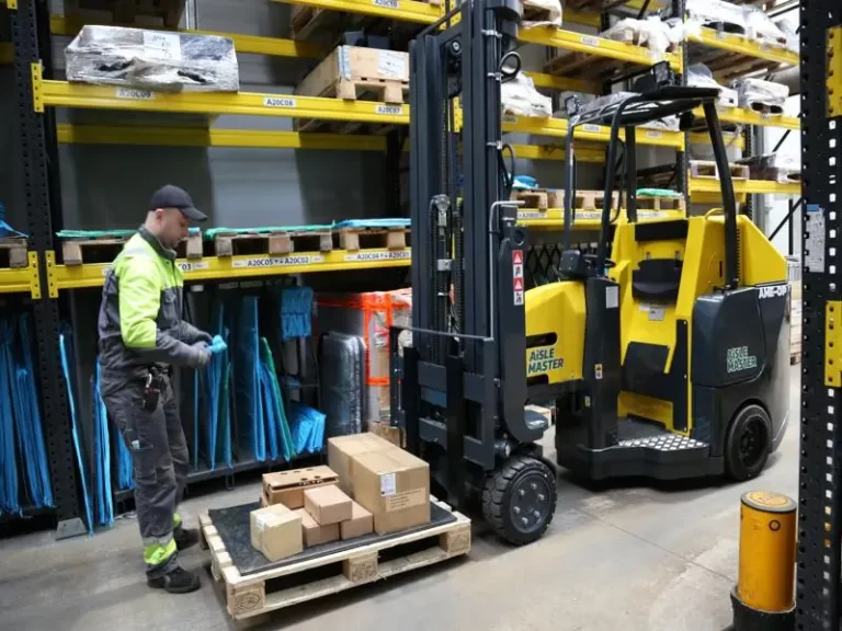 aisle master forklift (11)