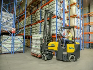 aisle master forklift (65)