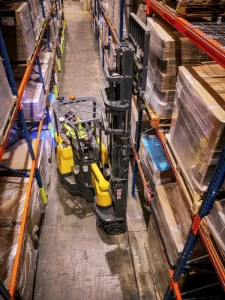 aisle master forklift (70)