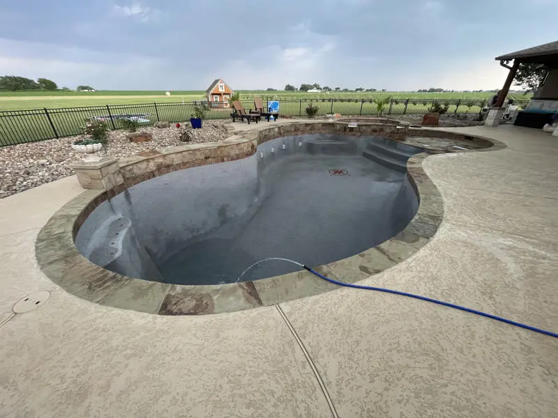 pool cleaning service